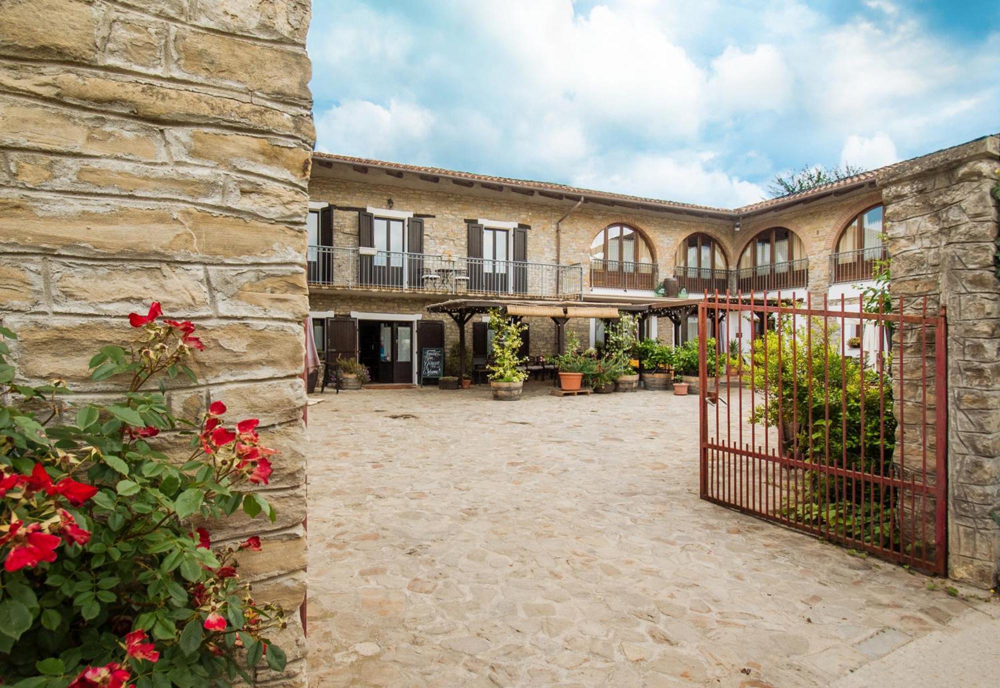 Cossano Belbo Agriturismo Tenuta San Giuseppe מראה חיצוני תמונה